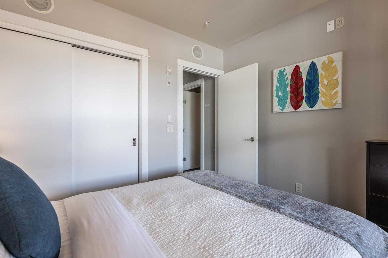1 Bd Corner Unit Stunning Views Wrap Around Deck Apartment *